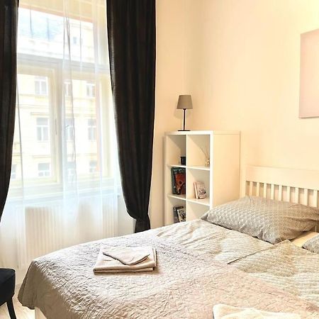 Leger Residence Apartment براغ المظهر الخارجي الصورة